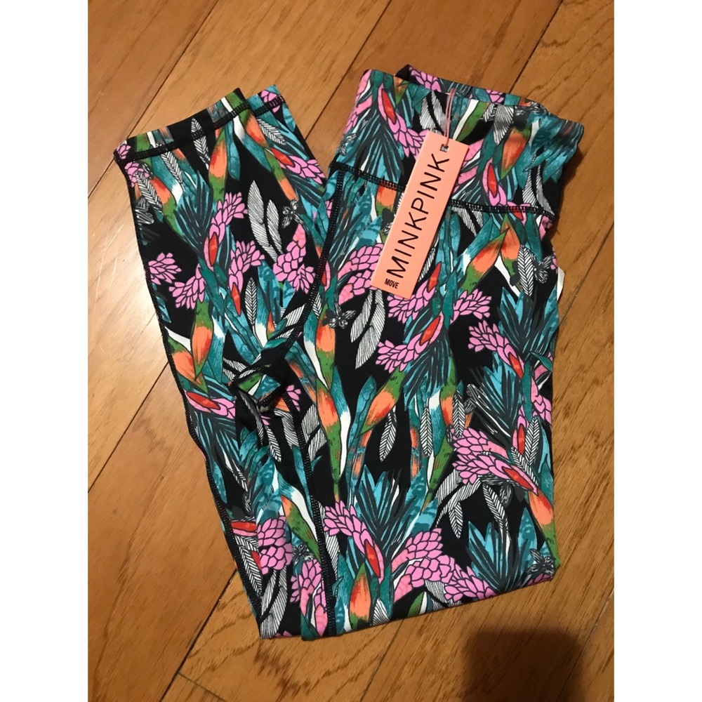 BNWT Minkpink Move Capri Legging 
Size Small
